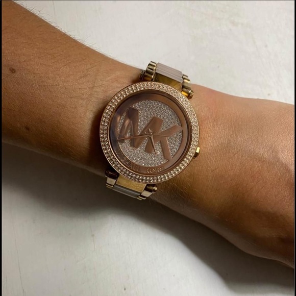 Michael Kors rose gold 39mm woman’s watch - Picture 3 of 5